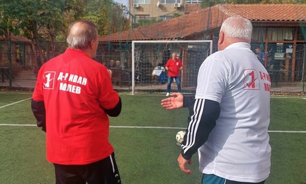 Д-р Колев, №1 събра футболната слава на областта за първи път