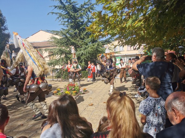 Стотици хора посетиха осмото издание на Националния фестивал на ореха в Голямо Дряново