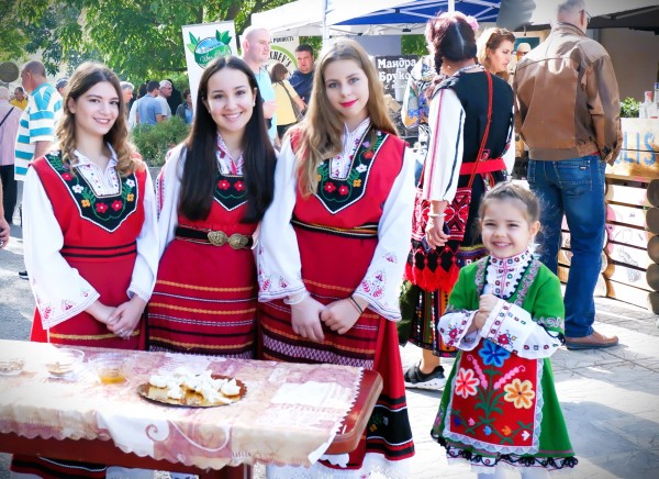 Стотици хора посетиха осмото издание на Националния фестивал на ореха в Голямо Дряново