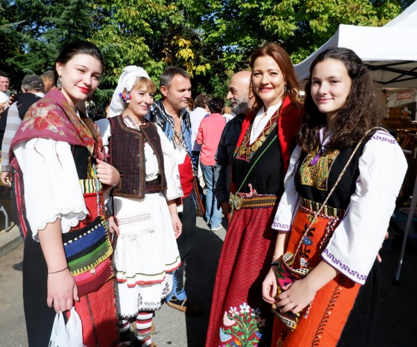 Стотици хора посетиха осмото издание на Националния фестивал на ореха в Голямо Дряново