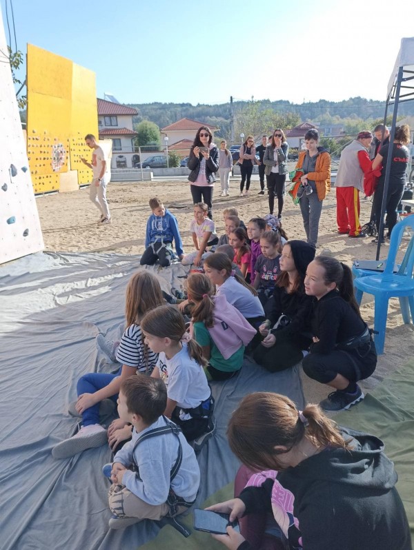 Над 80 деца взеха участие в Общинското първенство по спортно катерене