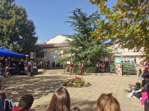 Стотици хора посетиха осмото издание на Националния фестивал на ореха в Голямо Дряново