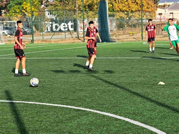 Напрегнат финал за 8-10 клас в Общинското първенство по футбол: ППМГ ,,Никола Обрешков“ победиха с гол в последната минута