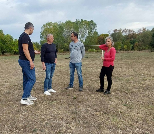 Д-р Колев, №1: Напълно изпълним е ремонтът на стадиона в село Розово / Новини от Казанлък