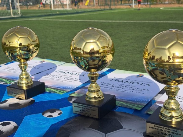 Напрегнат финал за 8-10 клас в Общинското първенство по футбол: ППМГ ,,Никола Обрешков“ победиха с гол в последната минута