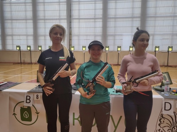 Над 100 участници събра Държавния турнир по спортна стрелба в Казанлък 