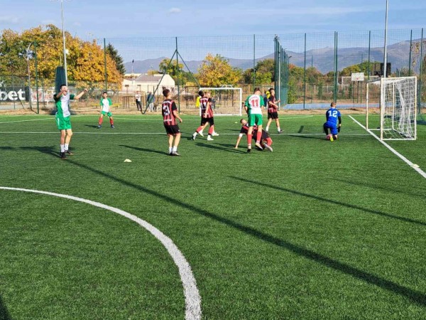 Напрегнат финал за 8-10 клас в Общинското първенство по футбол: ППМГ ,,Никола Обрешков“ победиха с гол в последната минута