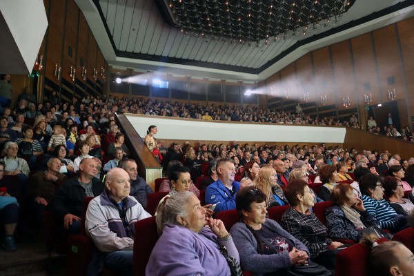 Стотици казанлъчани аплодираха Алтернативата на гражданите и дует Ритон