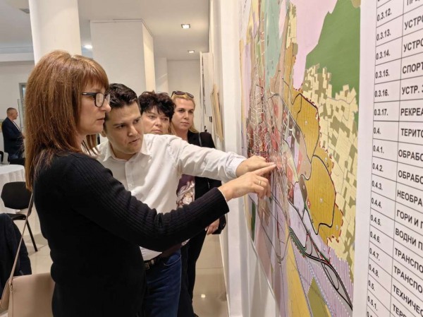 7 посоки за развитието на града дискутираха в Казанлък