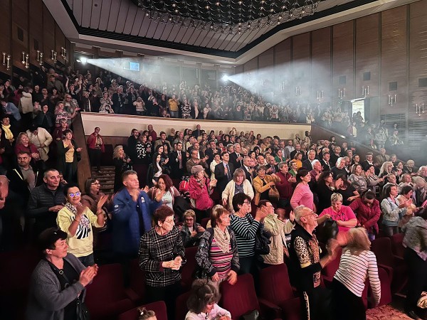 Стотици казанлъчани аплодираха Алтернативата на гражданите и дует Ритон