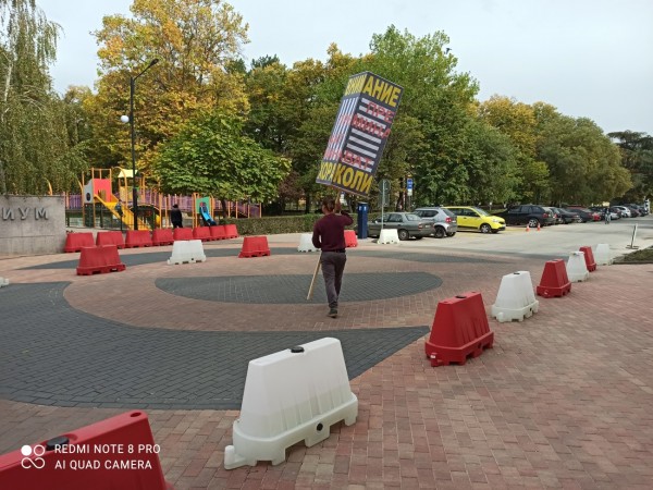 Арх. Бакунин шокира казанлъчани с човечност и табела/ Видео