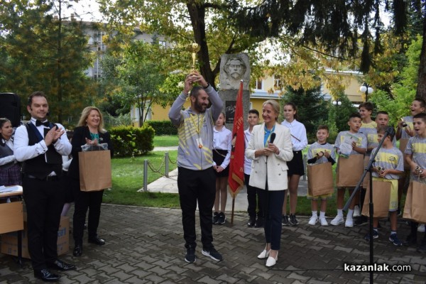 Кирковци отдадоха почит на своя патрон с тържество и поднасяне на цветя