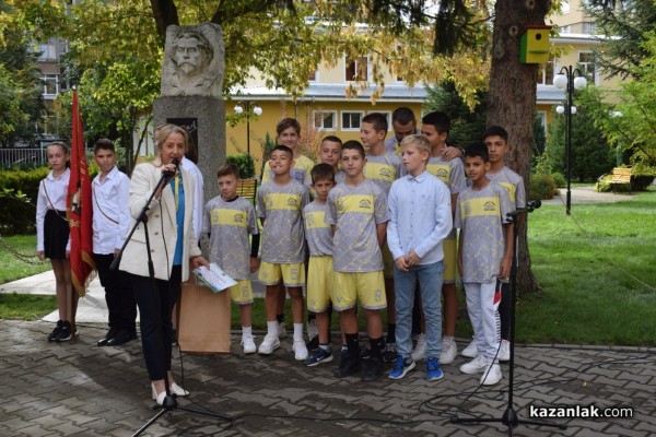 Кирковци отдадоха почит на своя патрон с тържество и поднасяне на цветя