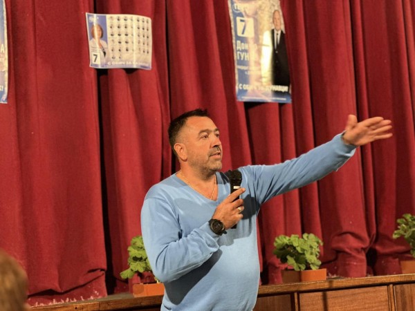 Църквата в Дунавци получи подарък за зимата от кандидат-кмета Дончо Гунев