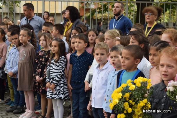 Кирковци отдадоха почит на своя патрон с тържество и поднасяне на цветя