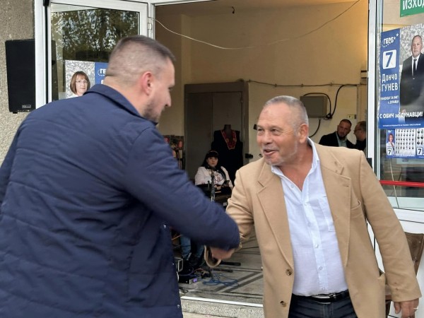 Църквата в Дунавци получи подарък за зимата от кандидат-кмета Дончо Гунев