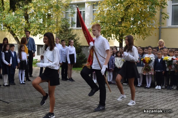 Кирковци отдадоха почит на своя патрон с тържество и поднасяне на цветя