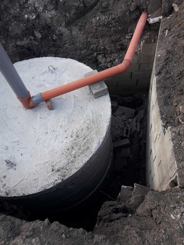 Изработка, доставка и монтаж на бетонни пръстени за ями от фирма „Палова 2019“ ЕООД 