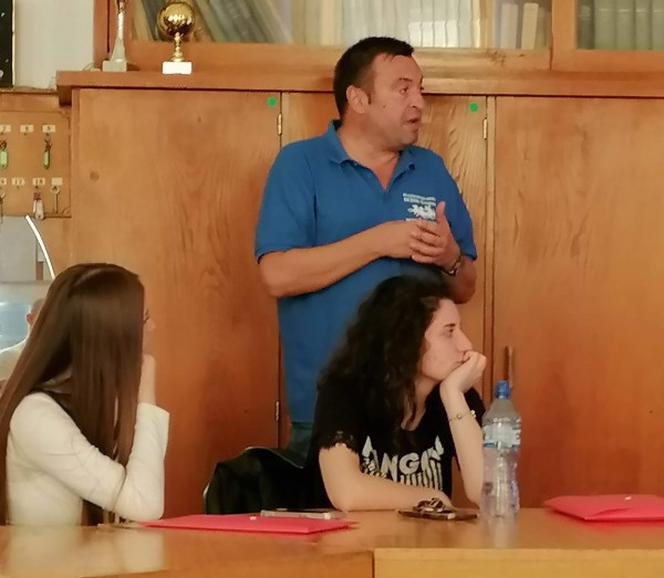 Лекция за “Будители от Казанлък и региона“ беше представена пред ученици от ПХГ “Св. Св. Кирил и Методий“