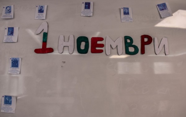 Осмокласници от ПГЛПТ цитираха слова на народните будители в ОБ „Искра“