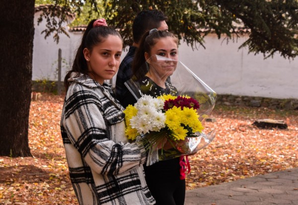 Осмокласници от ПГЛПТ цитираха слова на народните будители в ОБ „Искра“