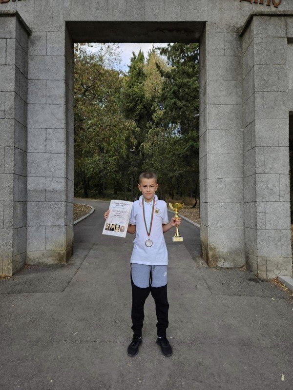 Отборът на ОУ “Св. Паисий Хилендарски“ грабно второто място в математическото състезание “Будилник“