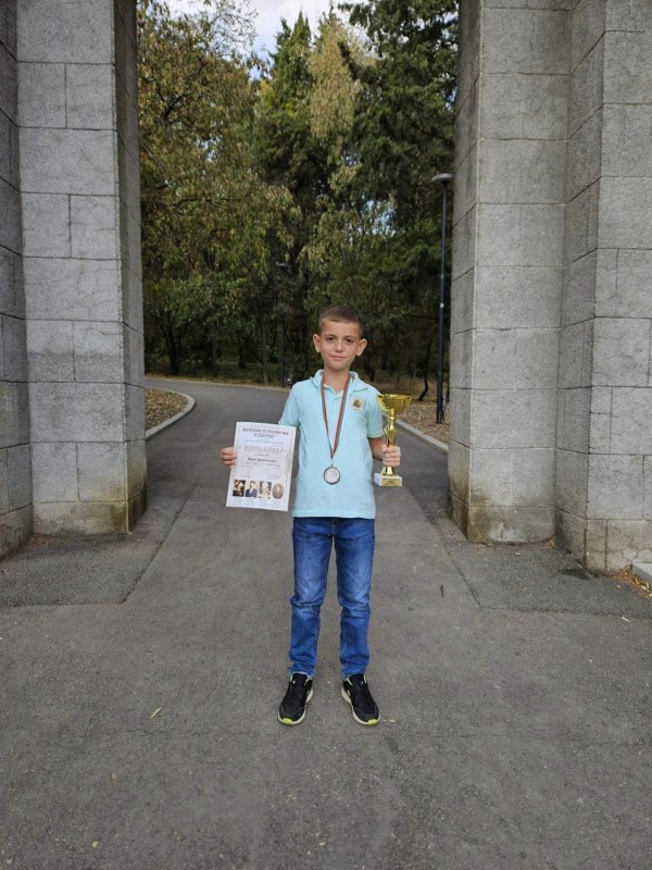 Отборът на ОУ “Св. Паисий Хилендарски“ грабно второто място в математическото състезание “Будилник“