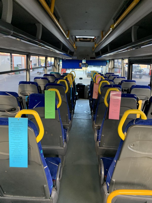 Стихове в автобуси изненадаха приятно пътуващите в градския и междуселищен транспорт 