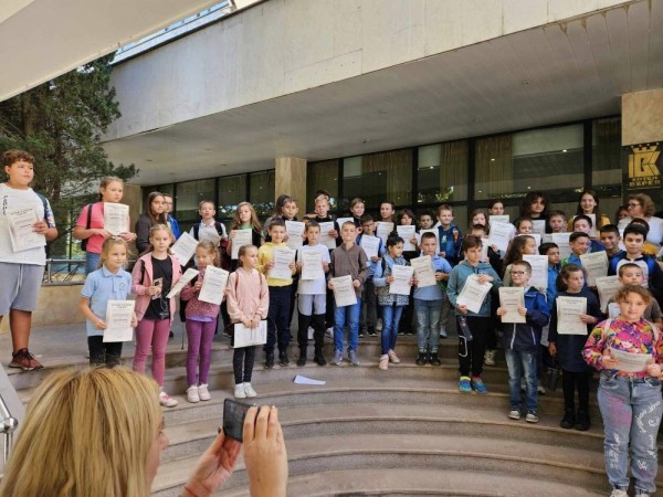 Отборът на ОУ “Св. Паисий Хилендарски“ грабно второто място в математическото състезание “Будилник“