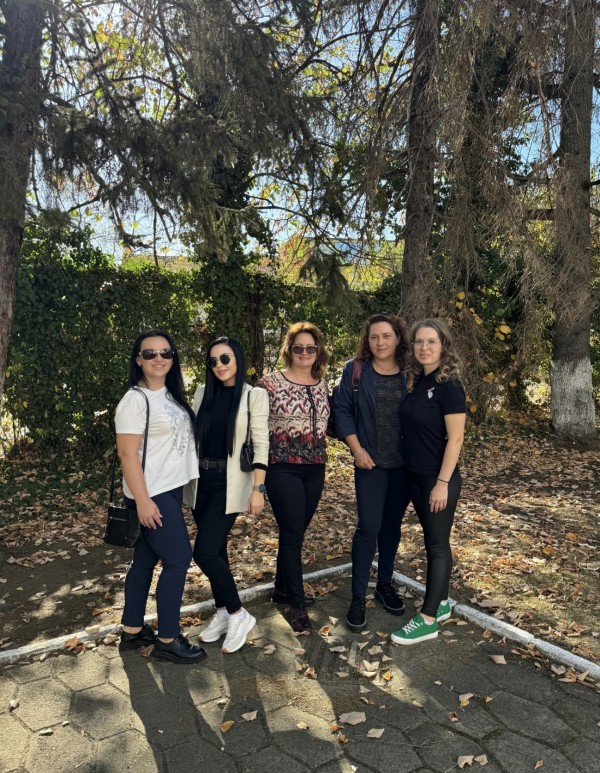 Ученици и учители от ПХГ “Св. Св. Кирил и Методий“ раздадоха 600 брошури с мисли на будители