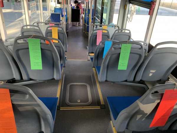 Стихове в автобуси изненадаха приятно пътуващите в градския и междуселищен транспорт 