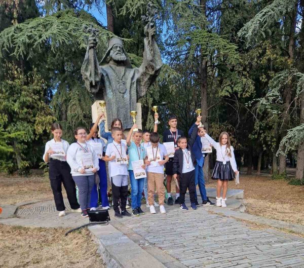 Отборът на ОУ “Св. Паисий Хилендарски“ грабно второто място в математическото състезание “Будилник“