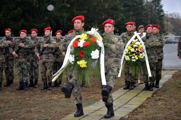 Заупокойна панихида беше отслужена по повод Архангелова задушница в казанлъшкото военно формирование 