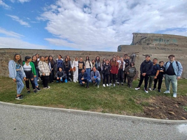 Ученици от ПХГ „Св. Св. Кирил и Методий“ посетиха научен център „ПланетУм“, гр. Бургас