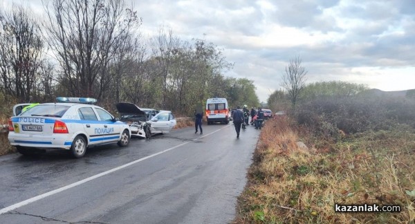 Едният от водачите пострадали в съботната катастрофа на пътя Розово-Кънчево е бил пиян / Новини от Казанлък