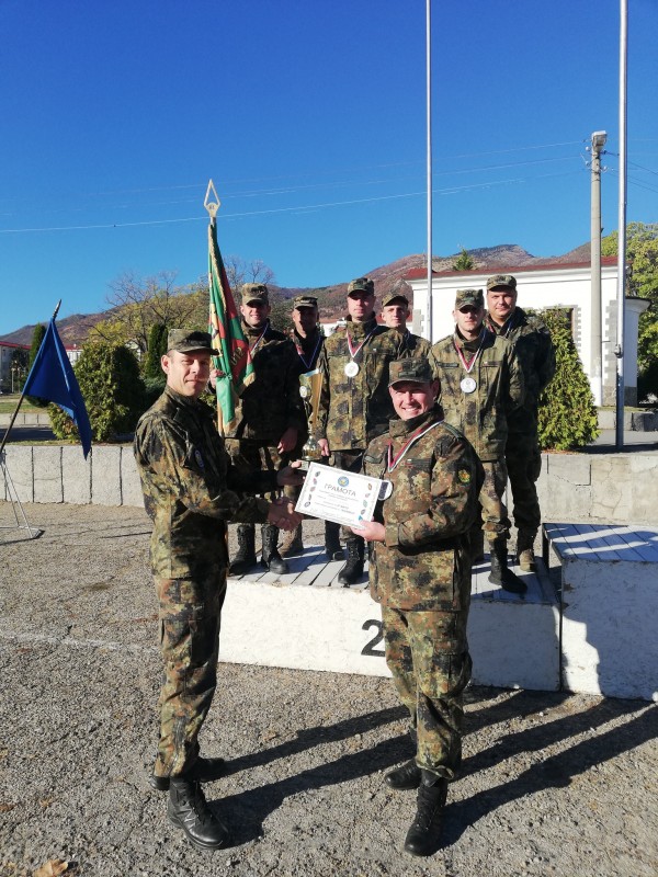 Военнослужещи от Казанлък и Карлово мериха сили във вътрешно състезание по волейбол по случай празника на Сухопътните войски