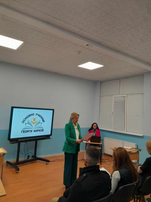 Марияна Стойнова, директор на ЦКБ - Казанлък е новия председател на Обществения съвет в ОУ “Георги Кирков“