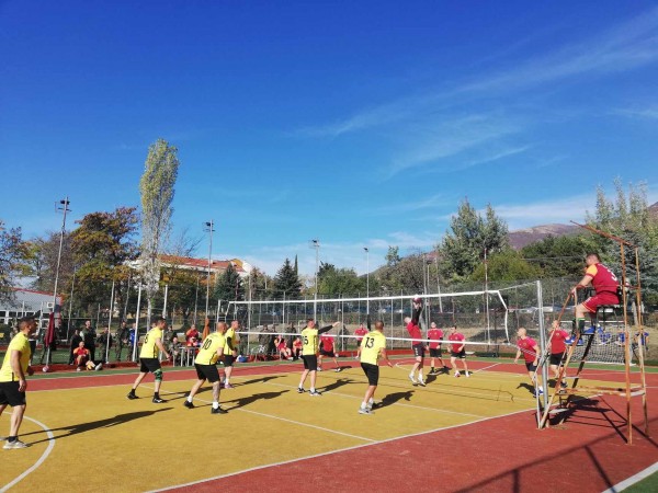 Военнослужещи от Казанлък и Карлово мериха сили във вътрешно състезание по волейбол по случай празника на Сухопътните войски