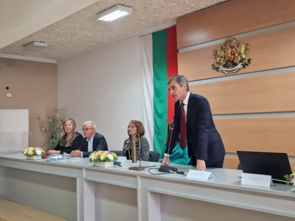 Галина Стоянова встъпи в четвъртия си мандат като кмет на община Казанлък