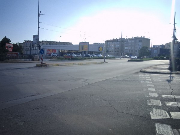 Частично ограничение на движението на кръстовището на бул. „Княз Александър Батенберг“ с бул. „Никола Петков“ за преасфалтиране от понеделник 