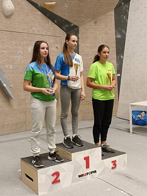 Три купи “България“ и пълен комплект медали за казанлъшките катерачи от държавното първенство