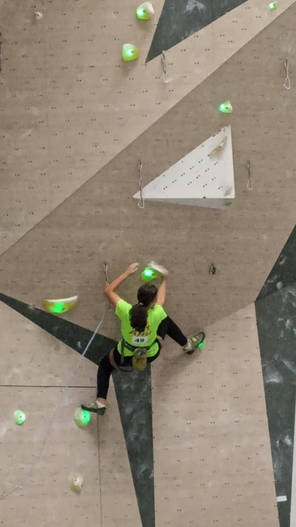 Три купи “България“ и пълен комплект медали за казанлъшките катерачи от държавното първенство