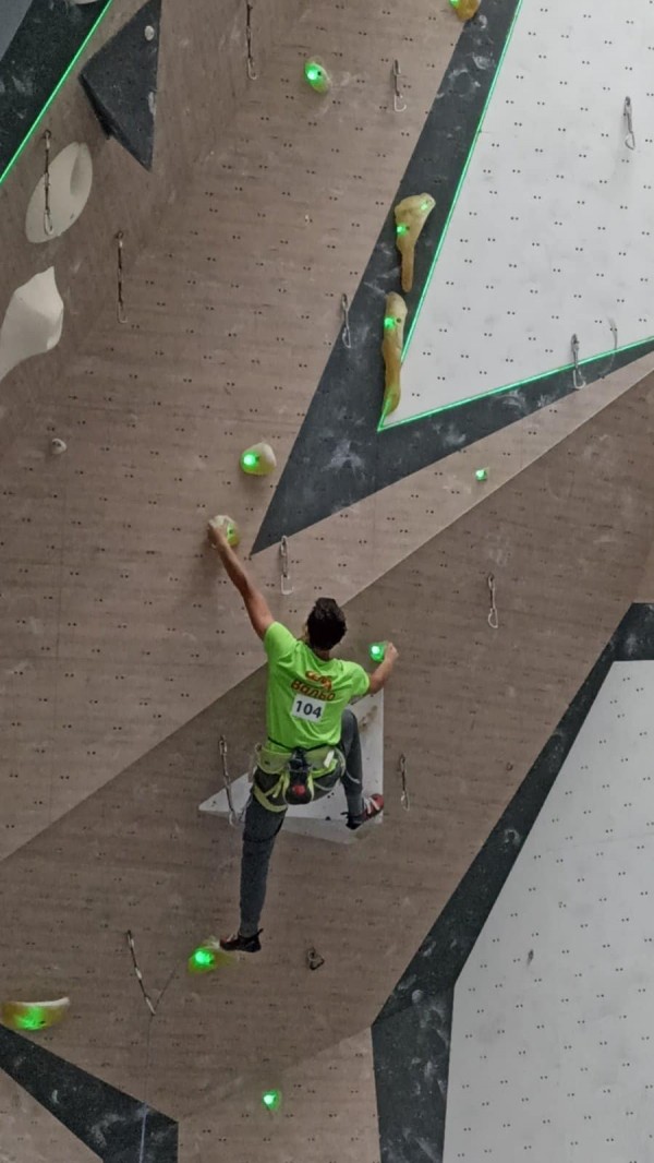 Три купи “България“ и пълен комплект медали за казанлъшките катерачи от държавното първенство