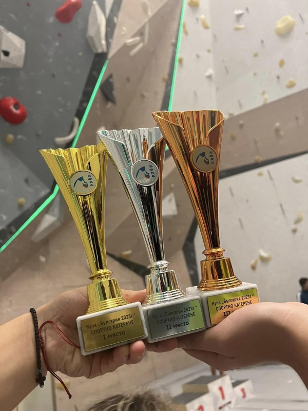 Три купи “България“ и пълен комплект медали за казанлъшките катерачи от държавното първенство