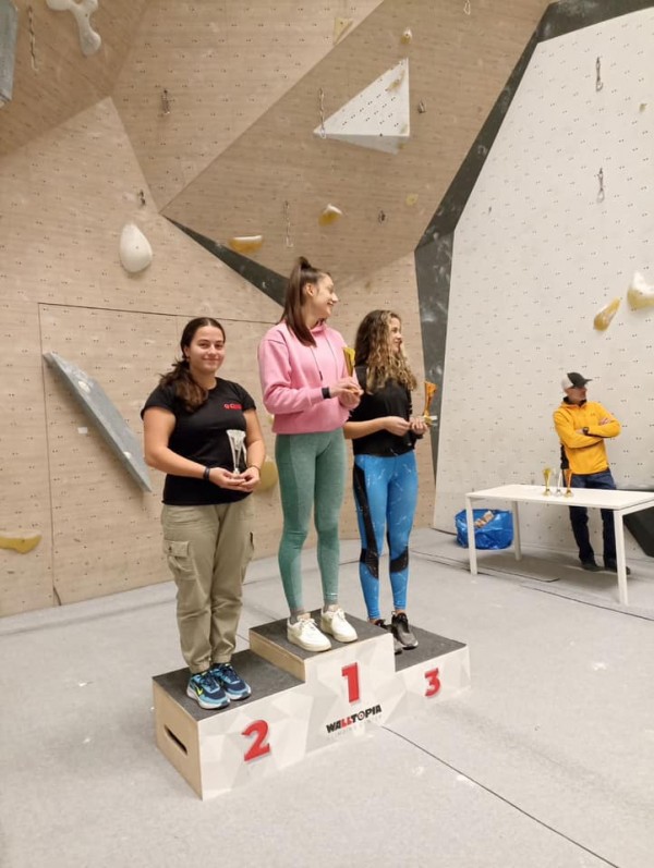 Три купи “България“ и пълен комплект медали за казанлъшките катерачи от държавното първенство