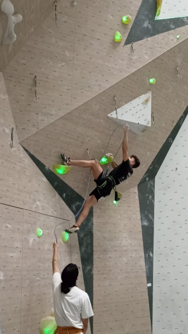 Три купи “България“ и пълен комплект медали за казанлъшките катерачи от държавното първенство