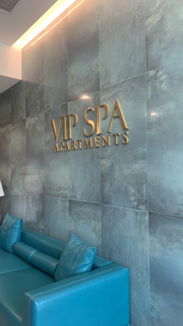 Бъдещите хотелиери от ПГЛПТ с професионална визита в елитен столичен хотел