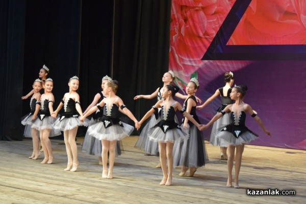 Хаджиеновци събраха 11 440 лева от благотворителния концерт и базар в помощ на учителката Татяна Казакова