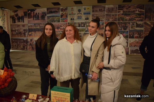 Хаджиеновци събраха 11 440 лева от благотворителния концерт и базар в помощ на учителката Татяна Казакова