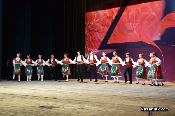 Хаджиеновци събраха 11 440 лева от благотворителния концерт и базар в помощ на учителката Татяна Казакова